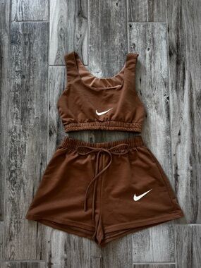 Nike Brown Women’s Athletic Set Size Medium Top & Shorts